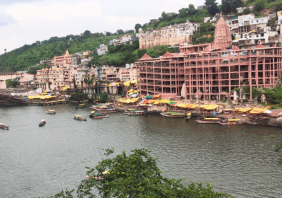Omkareshwar Darshan: A pilgrimage to the sacred ‘Om’ island, home to a revered Jyotirlinga.
